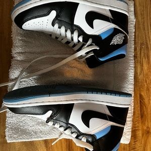 Air Jordan 1 University Blue